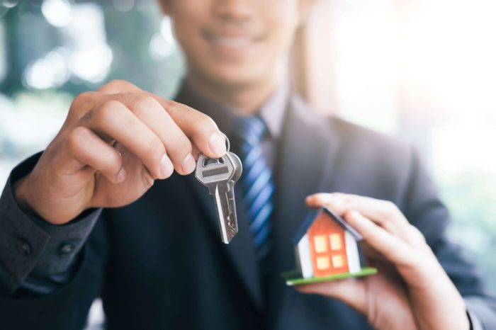 7 Key Differences Between a Real Estate Broker and an Agent in 2025 – Exploring Variances in the Real Estate Industry