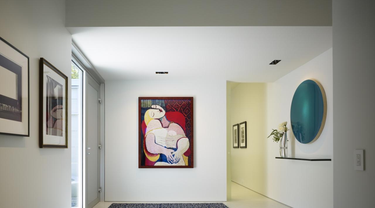 How to Choose the Right Artwork for Your Home